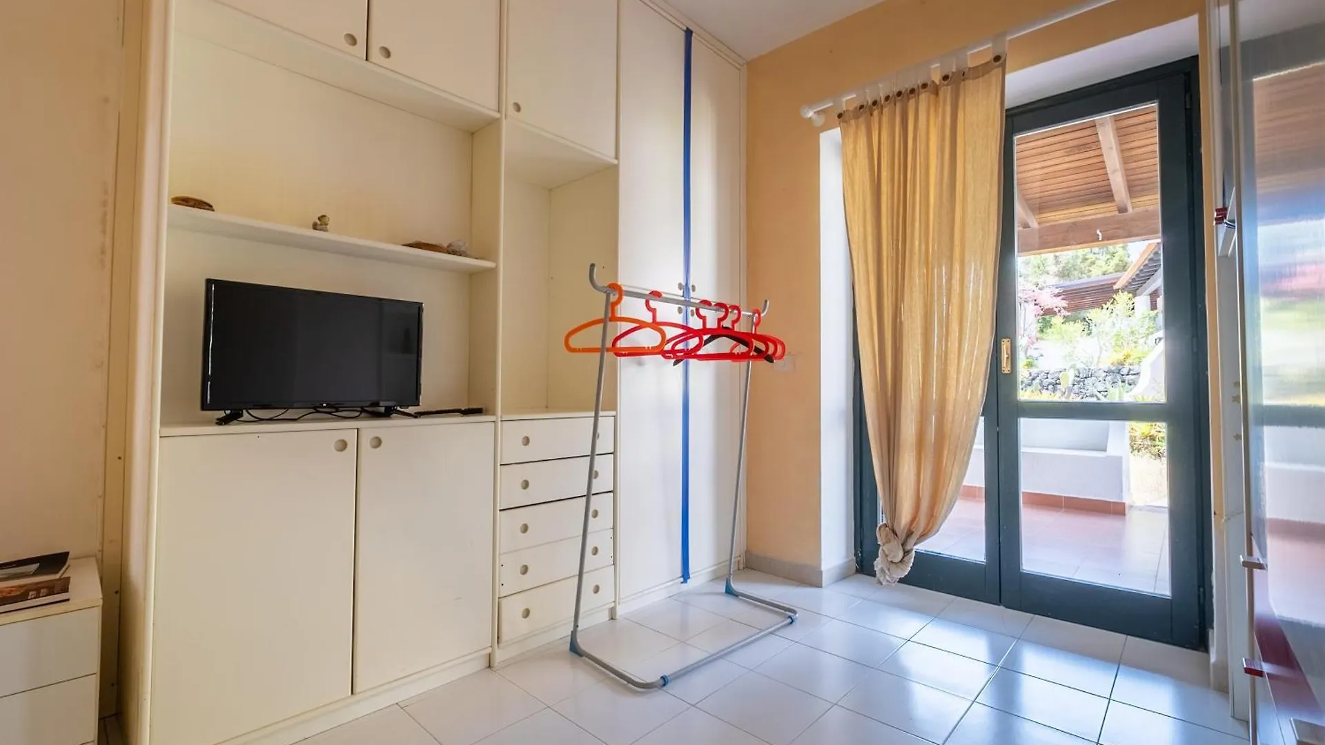 הוילה וולקאנו Jera C18 Vista Mare
